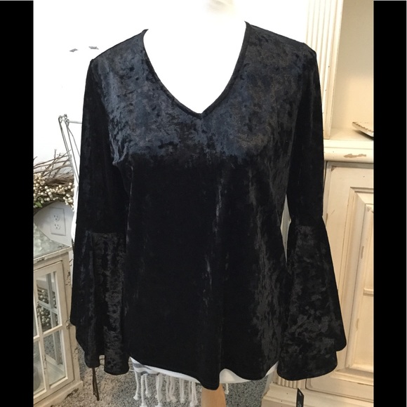Zac and Rachel Black flared sleeve top. Small